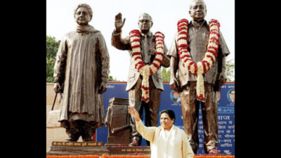 Mayawati asks cadre to unite, fight casteist forces in Lucknow