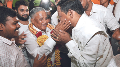 With 4 MLAs each, it's Congress vs JD(S) in 50% of seats in Mysuru