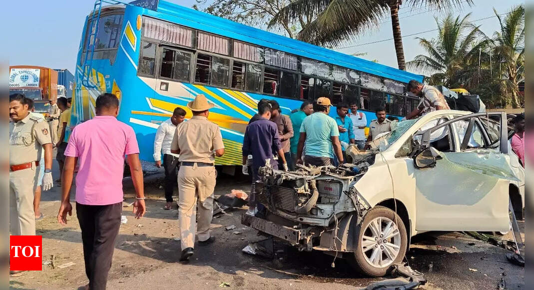 4 dead in car-bus collision in Karnataka's Tumkur | Mysuru News - Times ...