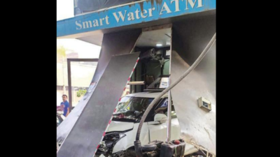 Car with 4 youths crashes into water ATM in Gurgaon, 31-year-old sleeping inside it dies