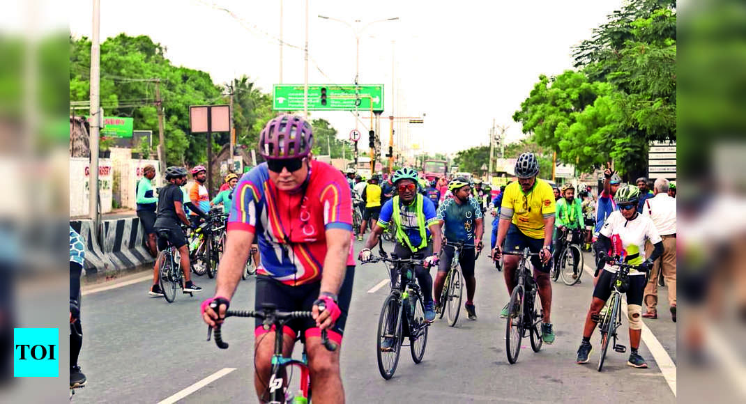 Residents Cyclists Welcome Pavement Cycling Track On Ecr