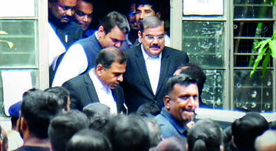 Fadnavis deposes in court, refutes all charges by Uke