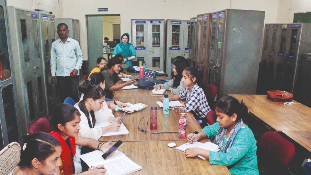 Mmh 8am To Midnight College Opens Its Library Doors To All