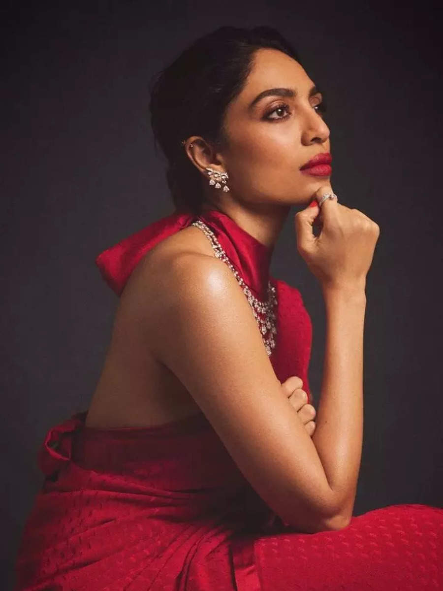 Laal Ishq! Sobhita Dhulipala Stuns In Ravishing Red Saree With Backless ...