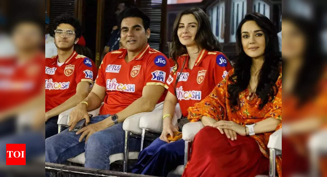 Arbaaz Khan Dan Giorgia Andriani Tampil Bersama Di Laga PBKS Dan GT IPL Setelah Berbulan-bulan Rumor Putus |  Film berita Hindi