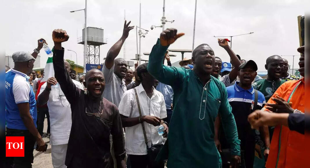 Nigerian Airport Workers Go On Strike: Nigerian airport workers go on ...