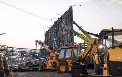 Iron hoarding collapses in Pune, 5 killed