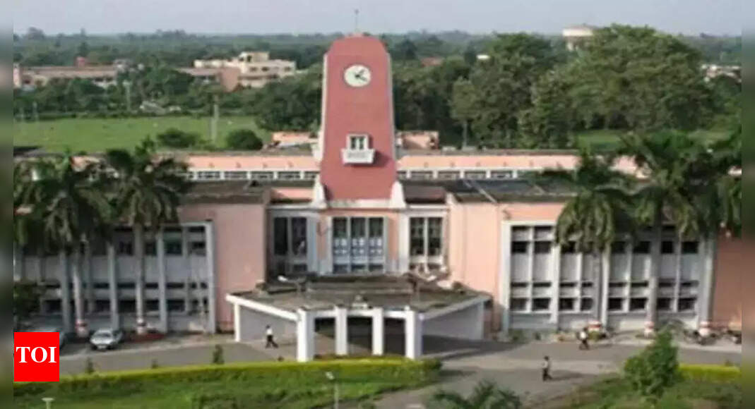 Udham Singh Nagar Students at Govind Ballabh Pant University stage sit