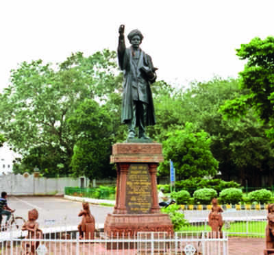 Bmc: Bmc To Clean And Maintain Statues Of State Icons In City ...