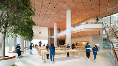 Apple Opens New Chicago Store 