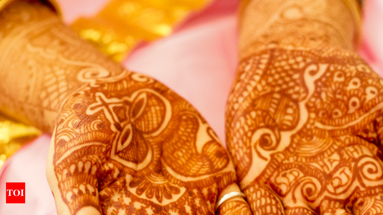 Mehendi Mehndi Sangeet Indian Wedding Tradition Ceremony At Mamta Pool  Safari Park Hotel And Casino Nairobi City County Stock Photo - Alamy