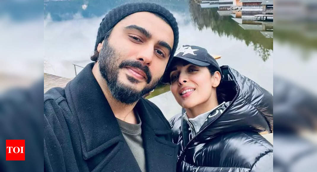 Malaika Arora drops ‘warm and cozy’ pictures with Arjun Kapoor – Times of India