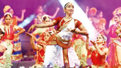 Heritage day celebrated with 'Perini' & music in Mulugu's Ramappa Temple