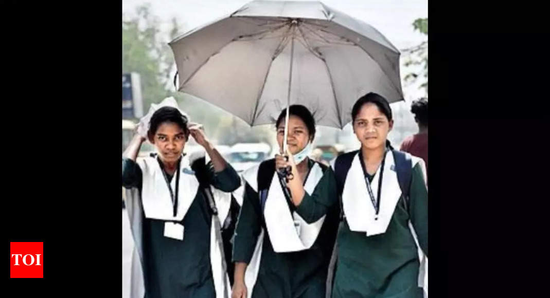 DM Chandrashekhar Singh Patna schools to hold classes till 10.45am