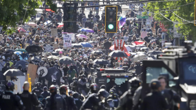 Panel: Seattle police should apologize for protest violence