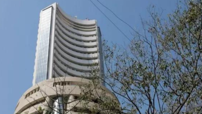 Markets decline in early trade dragged down by IT counters; foreign fund outflows