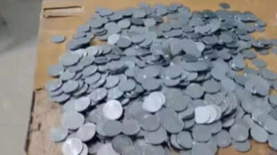 Karnataka: Independent candidate contesting from Yadgir assembly seat pays deposit fee of Rs 10,000 in Re 1 coins