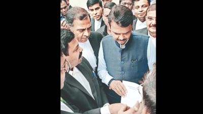Lawyers protest lack of seating space in new l-shaped building in Nagpur