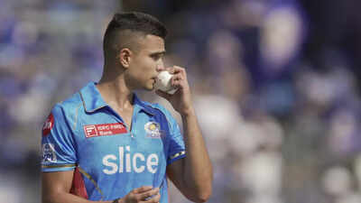 Arjun has inherited the temperament of his father Sachin Tendulkar: Sunil Gavaskar