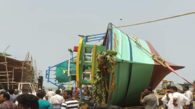 Two men injured as fishing boat falls on them in Tuticorin