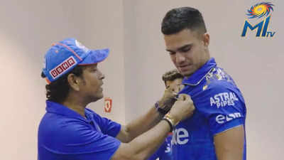 Watch: A moment to cherish for Arjun Tendulkar as he receives special award from father Sachin