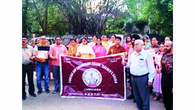 College profs hold march, rap centralised admissions