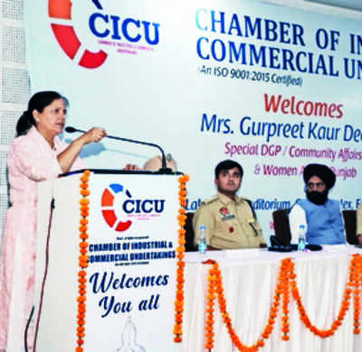 Bizmen meet police officials, flag rise in incidence of crime