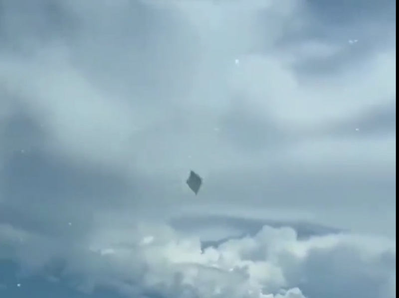 The most impressive UFO video ever: A pilot films a “strange” object ...