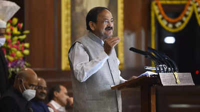 'High time we shed colonial legacy': Venkaiah Naidu lauds UGC chairman for 'local languages' push in university exams