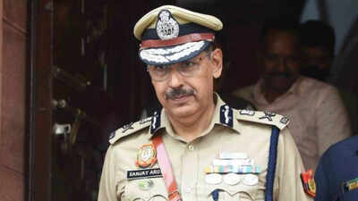 Delhi top cop orders vigilance probe into 'fund diversion'