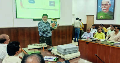 Officials receive training in use of EVMs