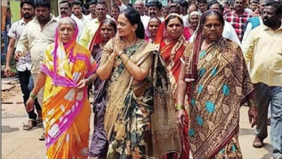 Ban upheld, Congress candidate Vinay Kulkarni’s wife leads campaign in Dharwad