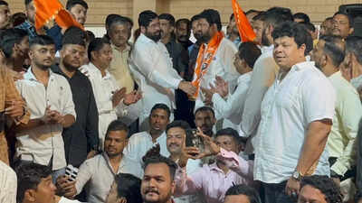 Another setback to Uddhav Thackeray in Kalyan, several party functionaries join Eknath Shinde-led Sena