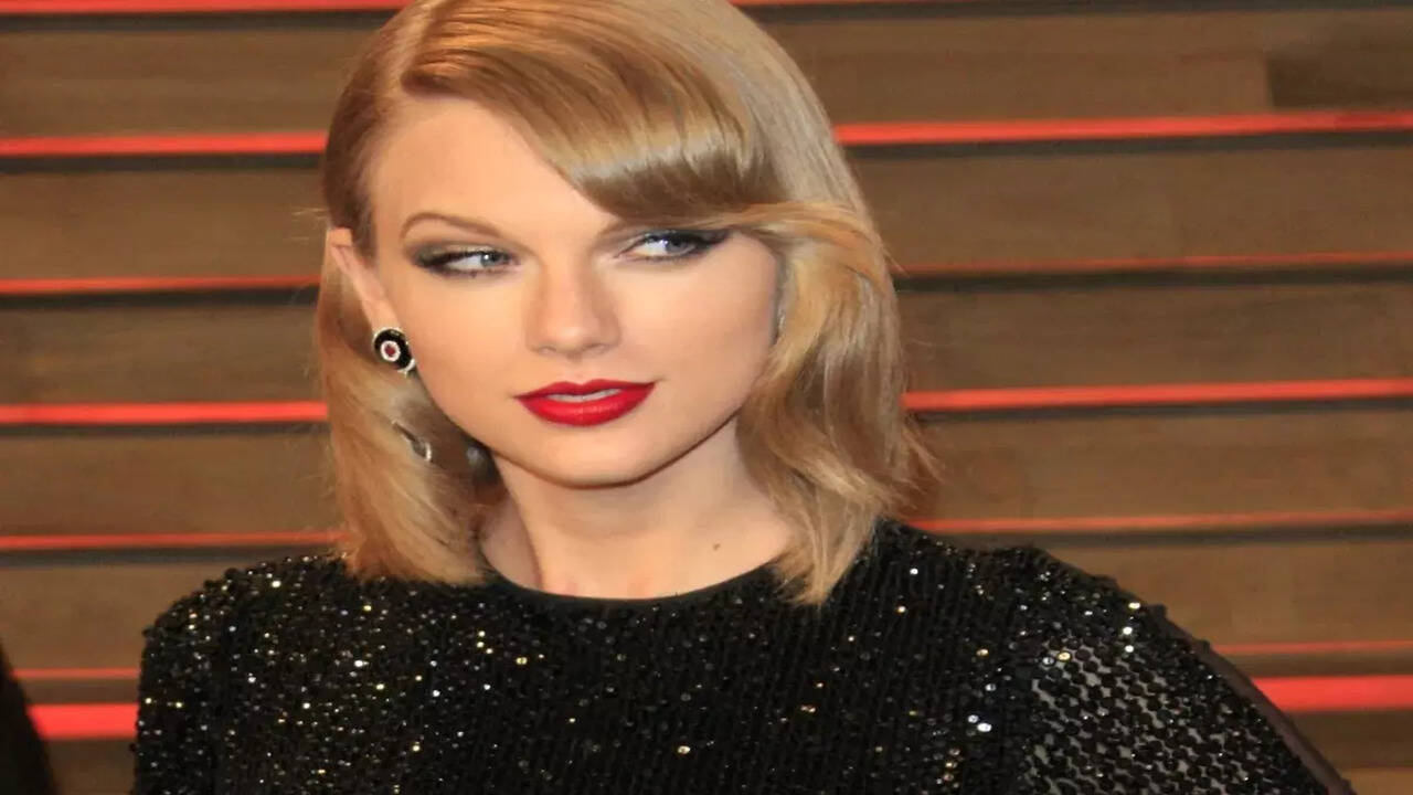 Taylor Swift's friends, Ryan Reynolds, Haim sisters and brother Austin  Swift unfollow her ex, Joe Alwyn on social media | English Movie News -  Times of India