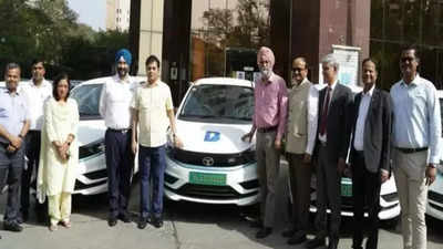 PFC funding 5,000 EV cabs, 1,000 cargo EVs for Delhi
