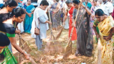 Opposition councillor picks up broom to clean parks