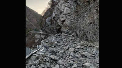 Char Dham Yatra: Badrinath Highway closed due to boulders near Uttarakhand's Chamoli