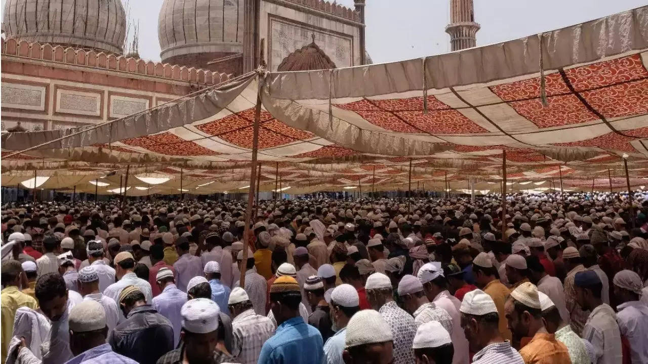 Eid 2023 Date: Eid ul-Fitr 2023 date, time in India: Eid celebration today,  state heads extend Eid greetings - Times of India