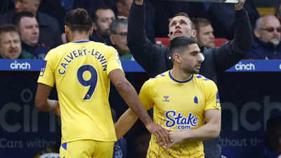 Everton earn draw at Palace but slip into bottom three
