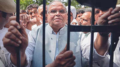 ‘No permit’: Cops break up former Jammu & Kashmir governor Satyapal Malik's ‘lunch’ for khaps