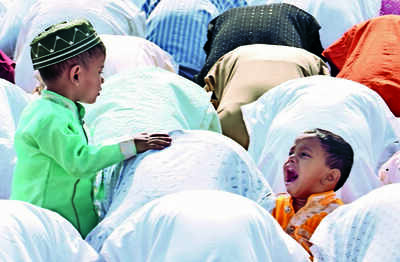 Helping the poor marks Eid celebrations in city