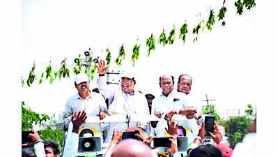 Worried about Dalit votes, Siddaramaiah back in Varuna