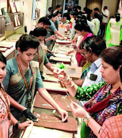 Wedding season drives gold rush despite high price
