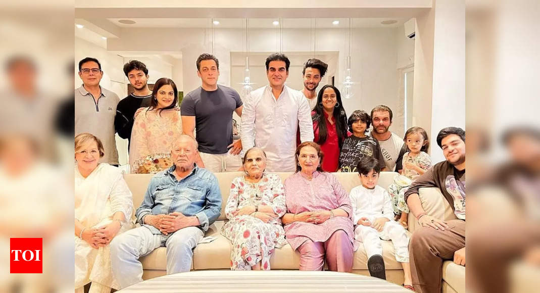 Inside Salman Khan’s Eid celebration with family – Times of India