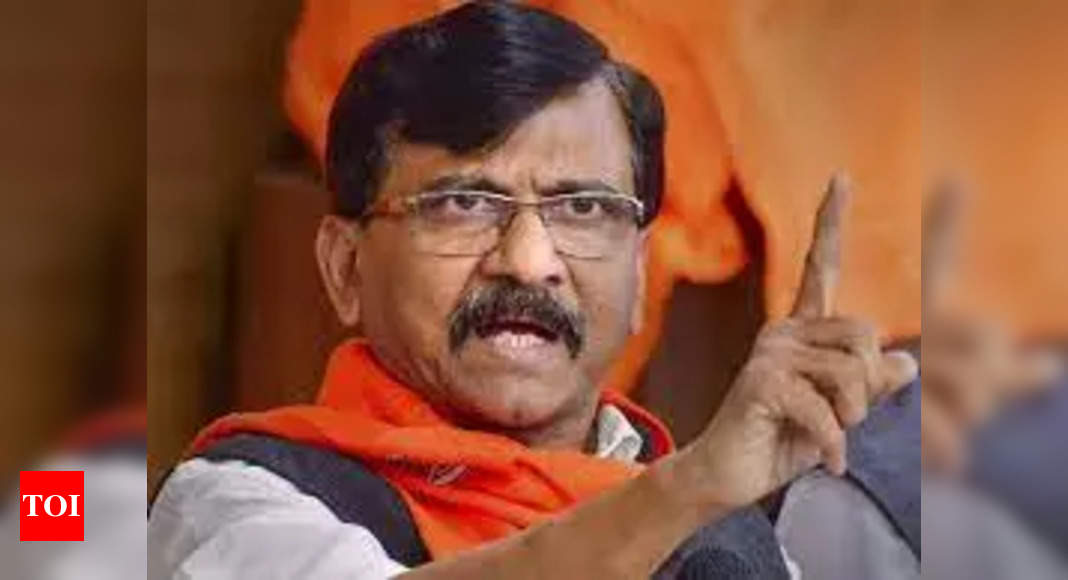 Shinde-led Maharashtra govt will collapse in 15-20 days, claims Sanjay Raut | India News – Times of India