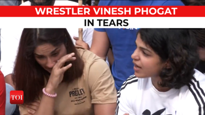 Protest against WFI chief Brij Bhushan Singh: Wrestlers Vinesh Phogat, Sakshi Malik get emotional