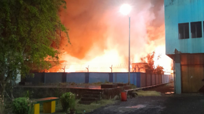 Fire at slum in Kolkata’s Salt Lake guts over 80 shanties