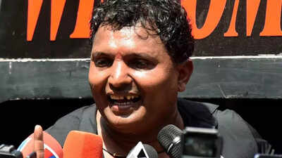Assam cops in Bengaluru, serve notice on IYC chief