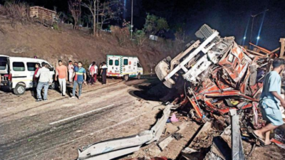 Five dead, 22 injured after truck crashes into private bus in Pune ...