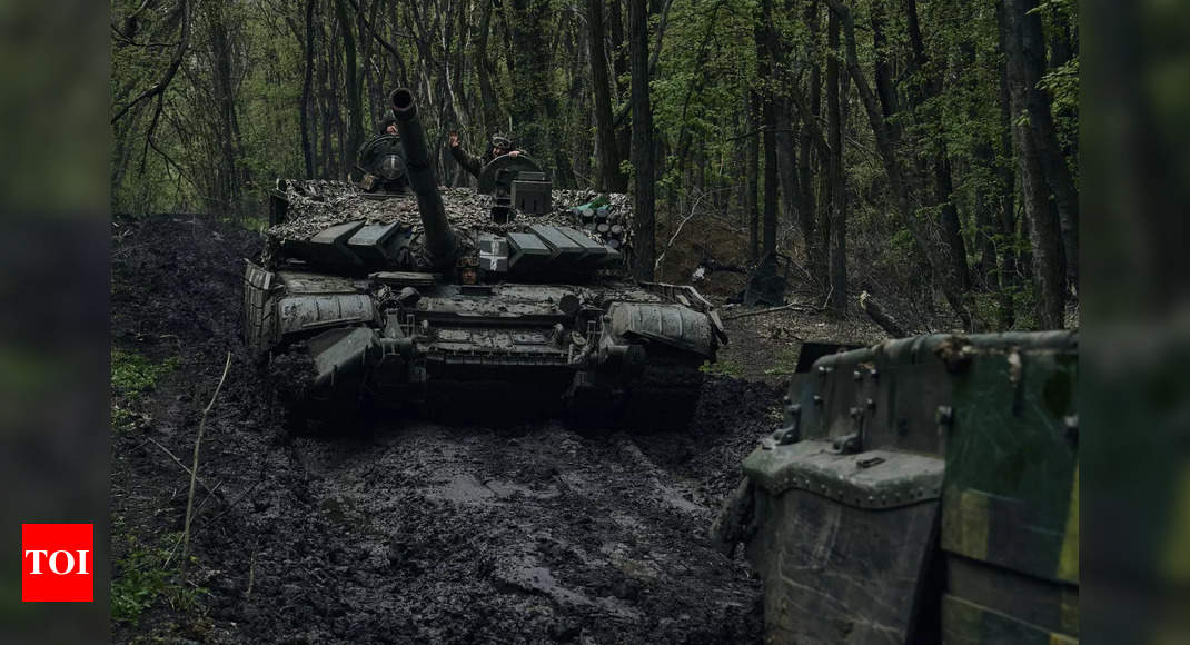 « La guerre en Ukraine entraîne des dépenses militaires record en Europe depuis la guerre froide »